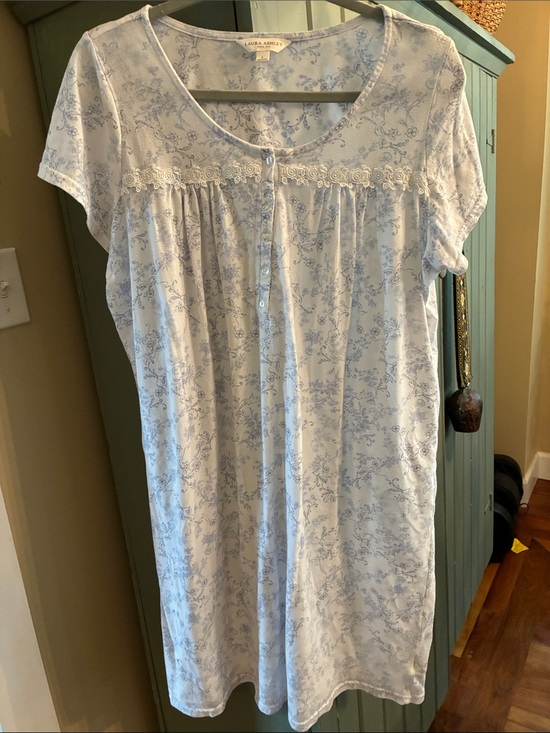 Laura Ashley Other - Cozy Laura Ashley White and Light Blue Floral Short-Sleeve Chemise